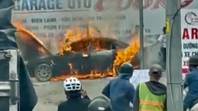 ガレージで修理中の車が炎上