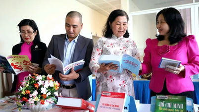 חותם של מודל "קהילת הלמידה" בקאן טו