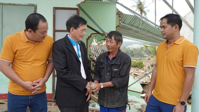 Apoio de mais de 230 milhões de VND para ajudar a população de Dak Lak a superar as consequências das inundações.