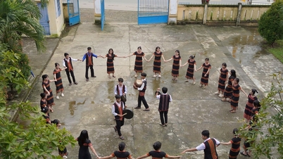 Mantendo a chama cultural acesa nas escolas das terras altas.