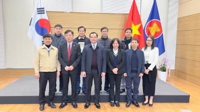 Президент Генеральної конфедерації праці В'єтнаму відвідав посольство В'єтнаму в Кореї та співпрацював з ним