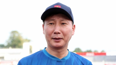 L'entraîneur Kim Sang Sik : J'ai passé des nuits blanches à finaliser la liste des moins de 22 ans du Vietnam.