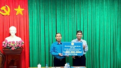 La Confédération générale du travail du Vietnam soutient les travailleurs de la province de Lam Dong touchés par les inondations à hauteur d'un milliard de dongs.