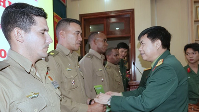 קצינים צעירים וייטנאמים-קובניים ממשיכים את מסורת הסולידריות והקשר בין שני העמים