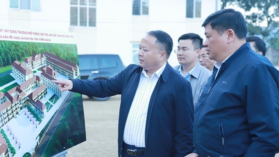 יו"ר ועדת העם המחוזית, פאן הוי נגוק, סקר את התקדמותם של מספר פרויקטים מרכזיים במחוז.