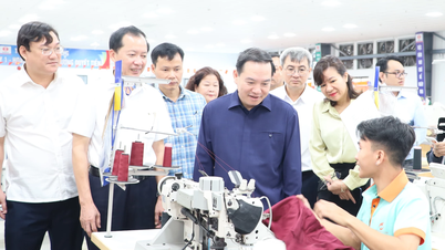 עסקים משיבים בהדרגה את הייצור