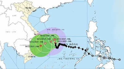 Ribut No. 15 mengekalkan keamatan yang kuat, bergerak perlahan