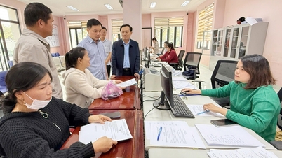 تفقد نائب أمين اللجنة الحزبية الإقليمية دو هو هوي أعمال إصلاح خطوط الاتصالات.