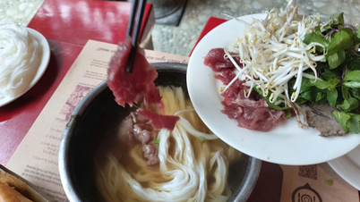 উষ্ণ পাথরের বাটি ফো