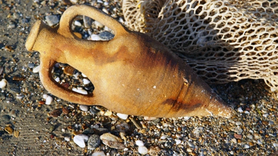 Arnavutluk'ta deniz altında 2.500 yıllık antik seramik vazo keşfedildi