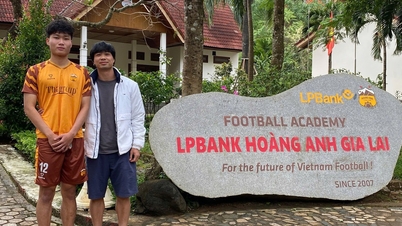 קונג פואנג חוזר לבקר ב-HAGL, זיכרונות ישנים עולים בחזרה...