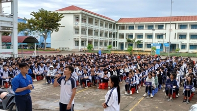 Λύκειο Gia Rai: Οργάνωσε μια προπαγανδιστική συνεδρία για τη διάδοση του «Νόμου περί Οδικής Κυκλοφορίας και Ασφάλειας» και εκπαιδεύτηκε σε δεξιότητες ασφαλούς οδήγησης μοτοσικλέτας.