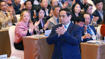 Premier Pham Minh Chinh woont het Vietnam Logistics Forum 2025 bij