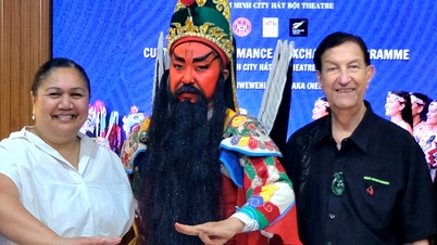 Nyzeeländsk konstnär utforskar konsten att göra hát bội