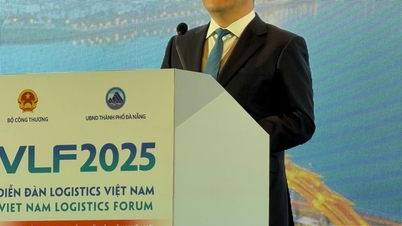 Ο Υπουργός Βιομηχανίας και Εμπορίου Nguyen Hong Dien εγκαινίασε το Φόρουμ Logistics του Βιετνάμ 2025