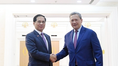 Meningkatkan negosiasi mengenai penetapan batas wilayah dan penanaman tanda perbatasan antara Vietnam dan Kamboja