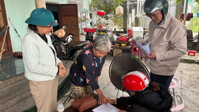 Gmina Trung Khanh Vinh zakończyła wypłatę wsparcia finansowego osobom poszkodowanym przez powodzie.