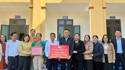 Привязанность г-на Фунг Ван Тханя к людям в районах, пострадавших от наводнения