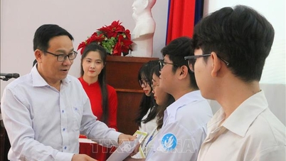 הענקת 870 מלגות לסטודנטים עניים אך למדנים