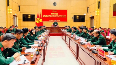 Quân khu 5 yêu cầu nhanh chóng xây dựng lại nhà ở cho người dân bị sập đổ do bão lũ