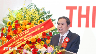 Ulusal Meclis Başkanı Tran Thanh Man, Ulusal Meclis Daimi Komitesi'nin ilk Vatanseverlik Öykünme Kongresi'ne katılıyor