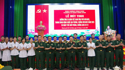 Manifestação em resposta aos 35 anos da resposta do Vietnã ao HIV/AIDS.