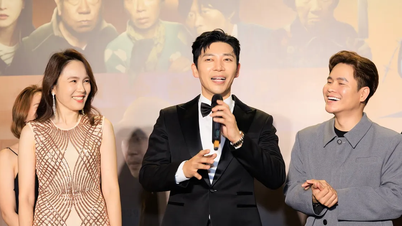 "Descendants of the Sun" filminin yıldızı, yeni filminin galası için Vietnam'a geldi.