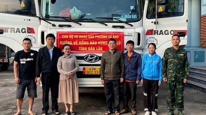 Le quartier d'Ea Kao fournit plus de 1,1 milliard de VND et des produits de première nécessité aux personnes vivant dans les zones inondées.