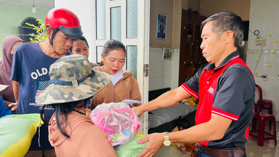 Khanh Hoa 신문, 라디오 및 텔레비전은 Dien Khanh 코뮌, Phu An Nam 4 마을 주민들에게 선물을 제공합니다.