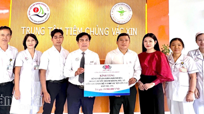 Všeobecná nemocnice Khanh Hoa poskytuje bezplatné očkování proti tetanu lidem v oblastech postižených povodněmi.