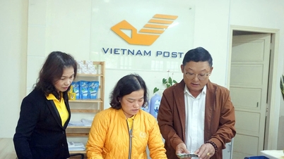 লাম ডং সোশ্যাল ইন্স্যুরেন্স ৫৭,০০০ এরও বেশি সুবিধাভোগীকে ৩ মাসের পেনশন এবং সামাজিক বীমা সুবিধা প্রদান করে।