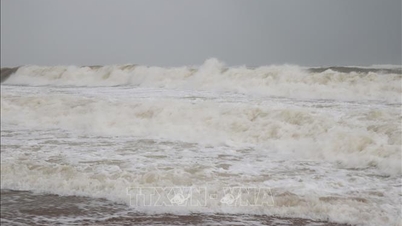 A depressão tropical muda de direção e se desloca mais rapidamente.