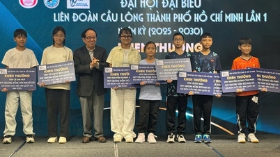 أعيد انتخاب رجل الأعمال نجوين فونج نام رئيسًا لاتحاد تنس الريشة في مدينة هوشي منه