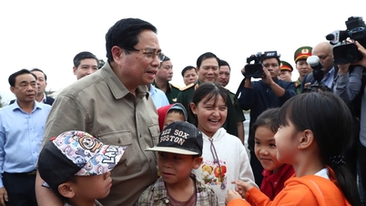 Prime Minister visits flood-hit Phu Yen: Will provide maximum support for people to rebuild their lives