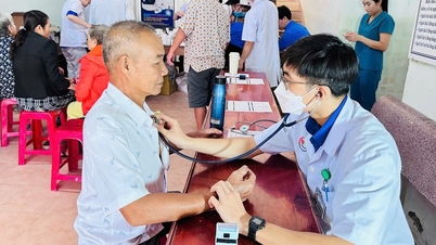 ฉีดวัคซีนและเซรุ่มบาดทะยักฟรี 1,000 โดส ให้กับประชาชนในพื้นที่ประสบภัยน้ำท่วมจังหวัดคานห์ฮวา