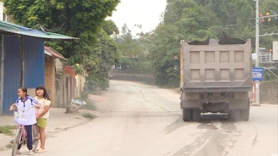 بچ ڈانگ وارڈ میں رہائشی سڑکیں خستہ حال اور دھول سے آلودہ ہیں۔