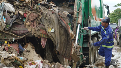 خان هوا: جمع القمامة ليلًا ونهارًا بعد الفيضان