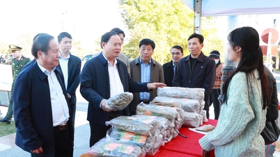 صوبائی رہنماؤں نے ثقافتی جگہ کا دورہ کیا اور OCOP مضامین کی حوصلہ افزائی کی۔