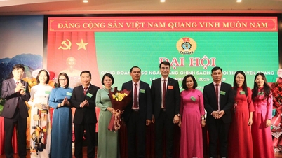 トゥエンクアン省社会政策銀行労働組合第1回大会（任期2025～2030年）