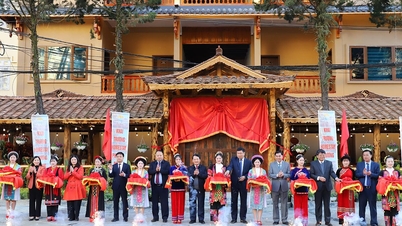 رهبران استانی در مراسم افتتاحیه اقامتگاه خانگی پونگ دونگ، کمون دونگ وان شرکت کردند.