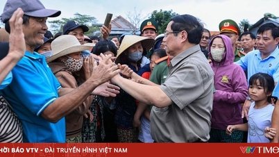 Prime Minister Pham Minh Chinh: Urgently rebuild houses and restore livelihoods for people in flood-affected areas.