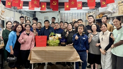 Заместитель премьер-министра Нгуен Чи Зунг посещает и дарит подарки людям с ограниченными возможностями