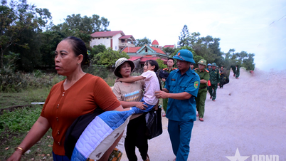 責任感があり模範的なコミューンの軍事司令官