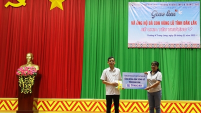 Tổ chức chương trình giao lưu và ủng hộ bà con vùng lũ