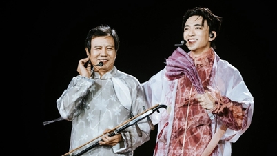 수빈과 그의 아버지는 얜을 무대에 올려 노래하게 했고, 그가 너무 무심했다고 감정적으로 인정했습니다.