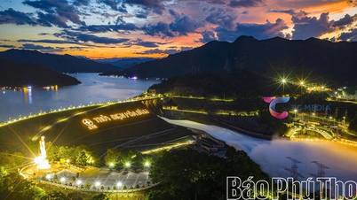 Danau Hoa Binh yang Ajaib