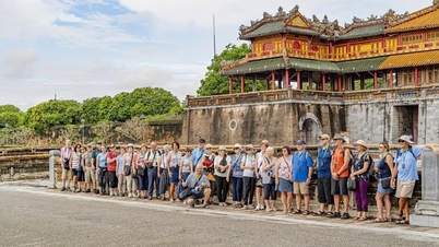 Несмотря на постоянные дожди и наводнения, туристический поток в Хюэ по-прежнему достигает обнадеживающих показателей.