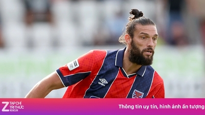 Andy Carroll mengejutkan