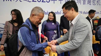 Hue primește primul zbor charter din Shenzhen, China