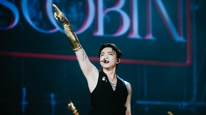 Soobin chockade alla genom att dansa och sjunga på 9 meters höjd och donerade 1,25 miljarder VND till sina landsmän.